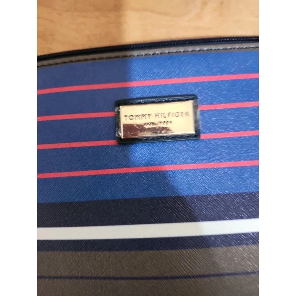 Tommy Hilfiger makeup bag NWT